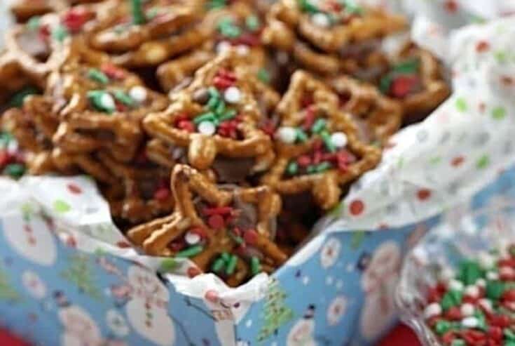 Christmas Rolo Pretzel Candy Sandwiches - Two Ways! A little bit sweet, a little bit salty and oh so good! These pretzel candy sandwiches are a sweet treat. These Rolo pretzel sandwiches can be enjoyed all year long. Add your favorite sprinkles or top this easy dessert recipe with M&Ms. You will enjoy this simple candy treat. These are perfect Christmas treat recipe for a Christmas Cookie Exchange too.
