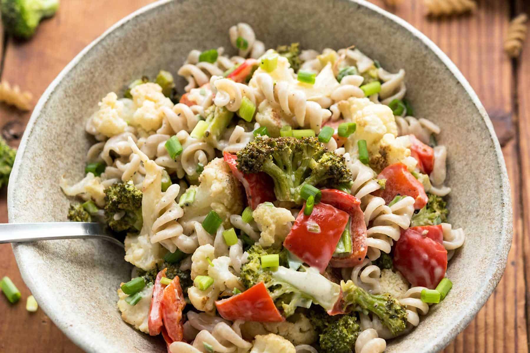 This Roasted Broccoli Pasta Salad is perfect for bringing to gatherings! Full of flavor, and very allergy-friendly. #gogoquinoa #glutenfree #vegan #soyfree