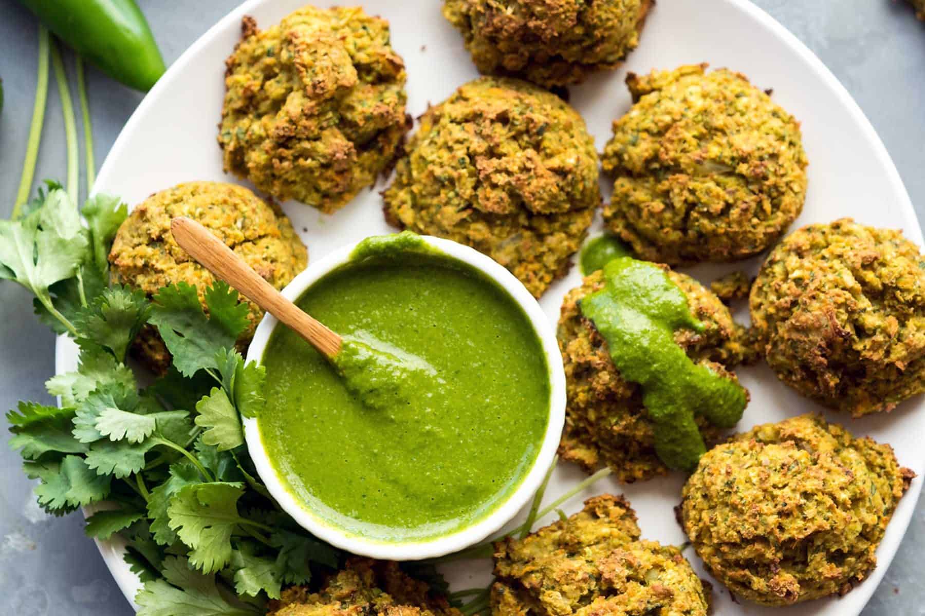 These Baked Vegetable Pakoras are an amazing way to get tons of veggies into super-delicious, baked bites! Recipe from Vegan Richa’s Everyday Kitchen, and is #vegan, #soyfree, #nutfree, and has a #glutenfree option!