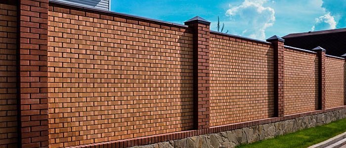 Заборы кирпичные 