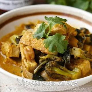 A warm and flavorful Crispy Tofu Thai Curry that is still light and perfect for summer! Serve with cooked brown rice for an even more satiating meal.