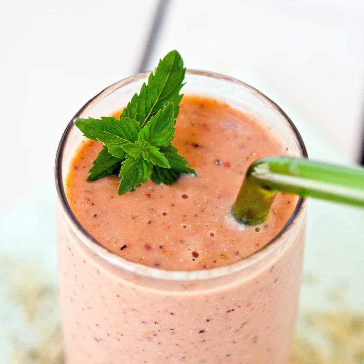Mint Melon Peach Smoothie, a treat that is great for Summer mornings. The addition of hulled hemp seeds ups the creaminess and protein content, a win-win!