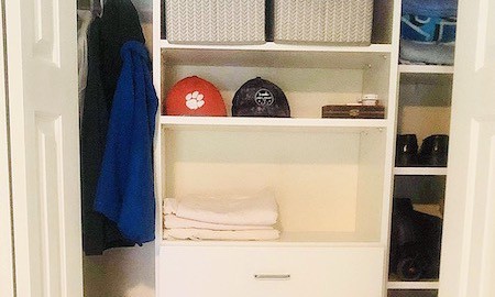 Organize a teen's bedroom: baseball hat storage