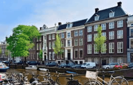A Quick Amsterdam Accommodation Guide For Lawyers, Vacation-Seekers and Others 5 A Quick Amsterdam Accommodation Guide For Lawyers, Vacation-Seekers and Others 4