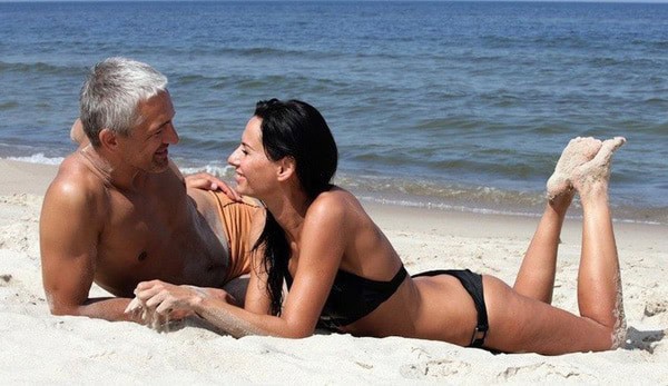 dating a younger woman