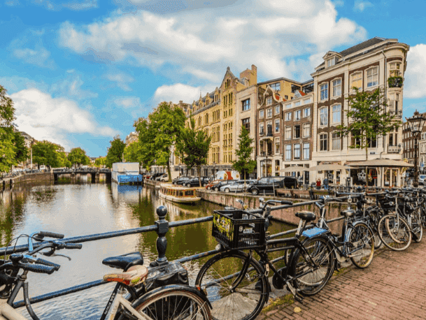 A Quick Amsterdam Accommodation Guide For Lawyers, Vacation-Seekers and Others 3 A Quick Amsterdam Accommodation Guide For Lawyers, Vacation-Seekers and Others 3