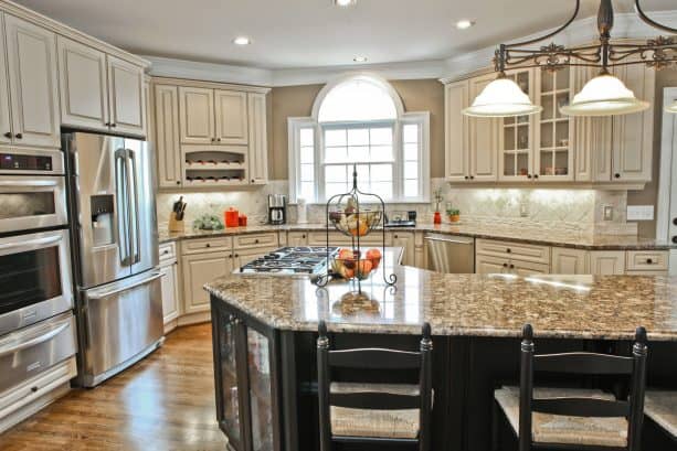 17 Best Antique White Cabinets Combinations For Most Fascinating