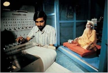 Des expériences scientifiques sur des "YOGI" révèlent qu'ils se préparent avant en accumulant de l'énergie mentale (Prâna) et serait à la source de leurs prodiges psychiques