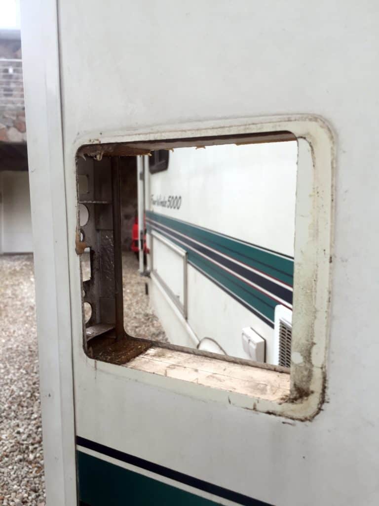 rv door with no lock set