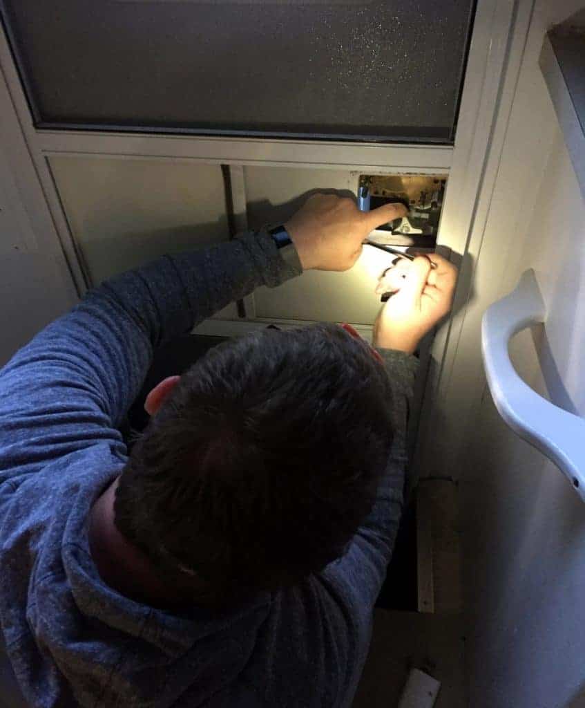 inspecting rv door lock set