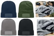 kapa beanie z zavihkom in našitkom za logo