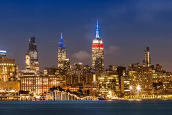 Melanie Viola, vista dello skyline di Midtown Manhattan con Little Island - Vereinigte Staaten, America del Nord)