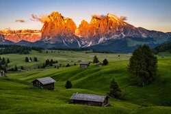 Achim Thomae, Tramonto sopra l'Alpe di Siusi in Alto Adige