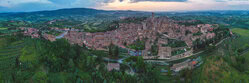 Jean Claude Castor, Italien Toskana San Gimignano Panorama aus der Luft - Italy, Europe)