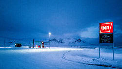 J. Daniel Hunger, Gasstation, Iceland 2