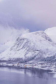 Eva Stadler, Wolkentanz über Bergsbotn, Senja, Nordnorwegen - Norwegen, Europa)
