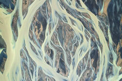 Dave Derbis, Abstract River Aerial - Island, Europa)