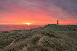Fotokunst von Achim Thomae: Sonnenaufgang über Sylt mit Strand
