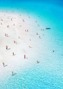Fotokunst von Gal Pittel: entspannte Atmosphäre am Strand mit sanften Wellen