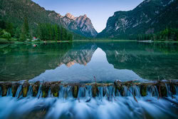 Wunderschöner Sommerabend am Toblacher See in den Dolomiten