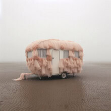 Fotokunst von David Foster Nass: minimalistisches, humorvolles Bild einer surrealen Traumwelt.