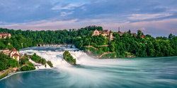 Wandbild von Achim Thomae: Wasserfall in der Schweiz mit sanften Wassermassen.
