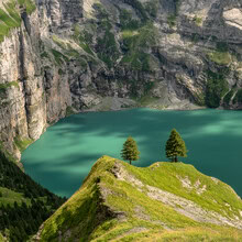 Fotokunst von Achim Thomae: ruhige Landschaft am Oeschinensee in der Schweiz