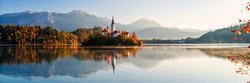 Wandbild von Achim Thomae: Herbstfarben am Bleder See, ruhige Stimmung