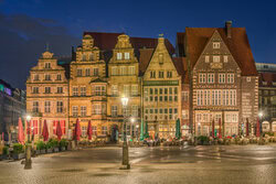 Night photo of houses at the market square in Bremen, soft colors and calm atmosphere.