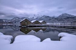 Photo art by Achim Thomae: winter landscape with snow-covered Kochelsee and mountains.