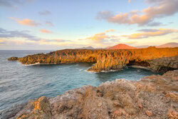 Fotokunst von Michael Valjak: Vulkangestein und Wellen an der Küste von Lanzarote.
