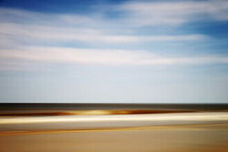 Wandbild von Manuela Deigert: ruhige Nordsee mit Wolken und Licht