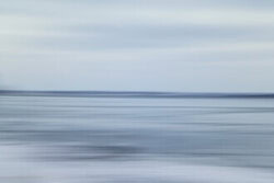 Verwischte Winterküste von Nadja Jacke: sanfte Bewegungen am Strand
