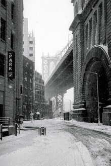 Black and white photo by Matthias Reichardt: Manhattan Bridge in the snow.