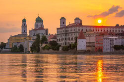 Fotokunst von Martin Wasilewski: sanfter Sonnenuntergang über Passau