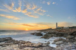 Fotokunst von Michael Valjak: Sonnenuntergang am Cap de ses Salines, harmonische Farbverläufe.