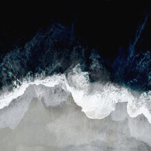 Fotokunst von Branka Kodžoman: ruhige Ansicht des blauen Ozeans mit sanften Wellen.