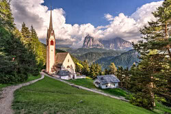 Leinwandbild von Achim Thomae: Dolomiten mit Gewitter und Sonnenuntergang