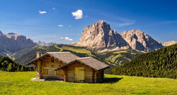 Leinwandbild von Achim Thomae: Frühlingsszene in den Dolomiten