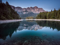 Thomas Junklewitz, Lake Eibsee Shortly Before Sunrise