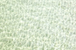 Photo by Manuela Deigert: gentle sunlight on crystal clear water