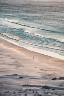 Lina Jakobi, Lonely walker at the beach