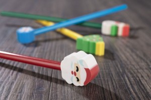 grafitni svinčnik z radirko zimskih motivov