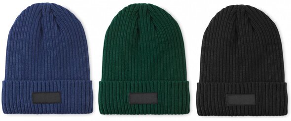 Podložena kapa beanie z zavihkom in našitkom