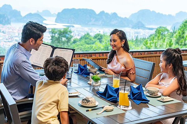 HaLongBay Huong Bien Restaurant - Halong Bay