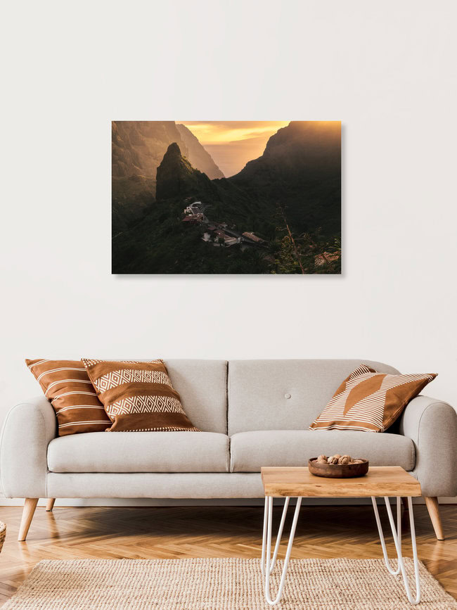 Atardecer en el Valle de Masca, Tenerife, España – Arte mural de Jean-Claude Castor en formato póster o impresión sobre vidrio acrílico