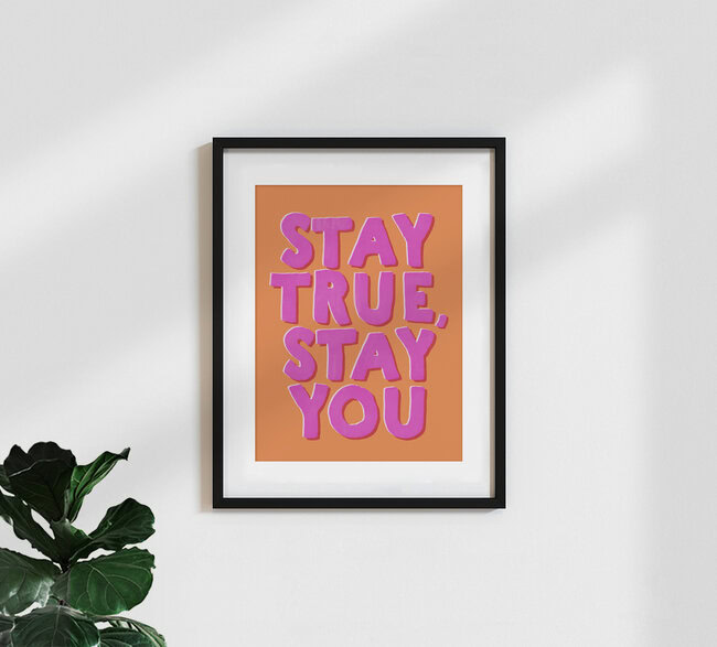 «Sé fiel, sé tú mismo: tipografía retro audaz»: arte mural de Ania Więcław en formato póster o impresión en acrílico.