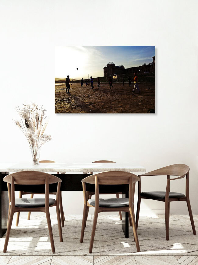 Footballeurs, Afghanistan – Art mural de Rada Akbar, affiche ou impression sur verre acrylique