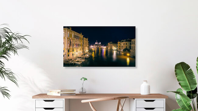 Le Grand Canal à Venise la nuit, Italie – œuvre d'art de Norbert Gräf, en affiche ou en verre acrylique.