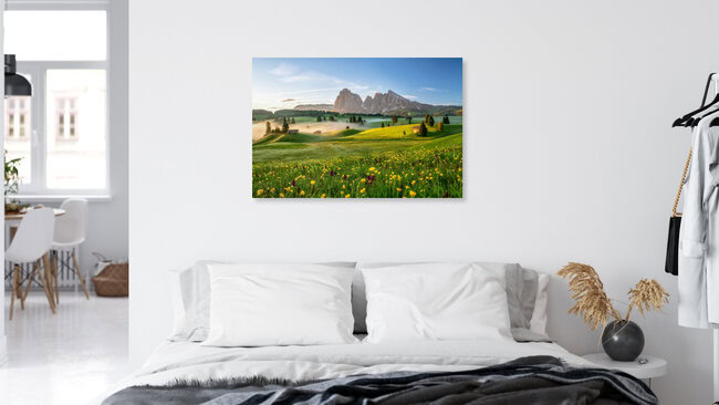 Primavera sull'Alpe di Siusi in Alto Adige, Italia – opera d'arte di Achim Thomae come poster o stampa su vetro acrilico